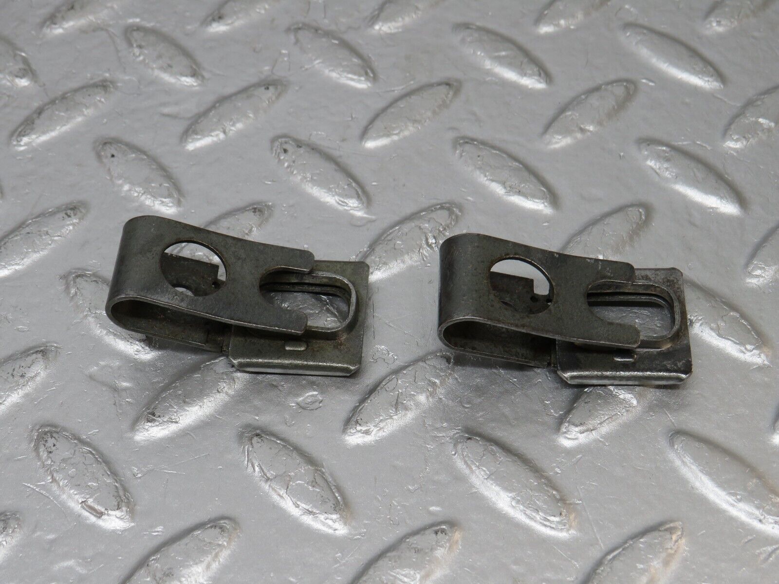 34479 Mercedes-Benz C126 380SEC Coupe Fuel Injector Bracket