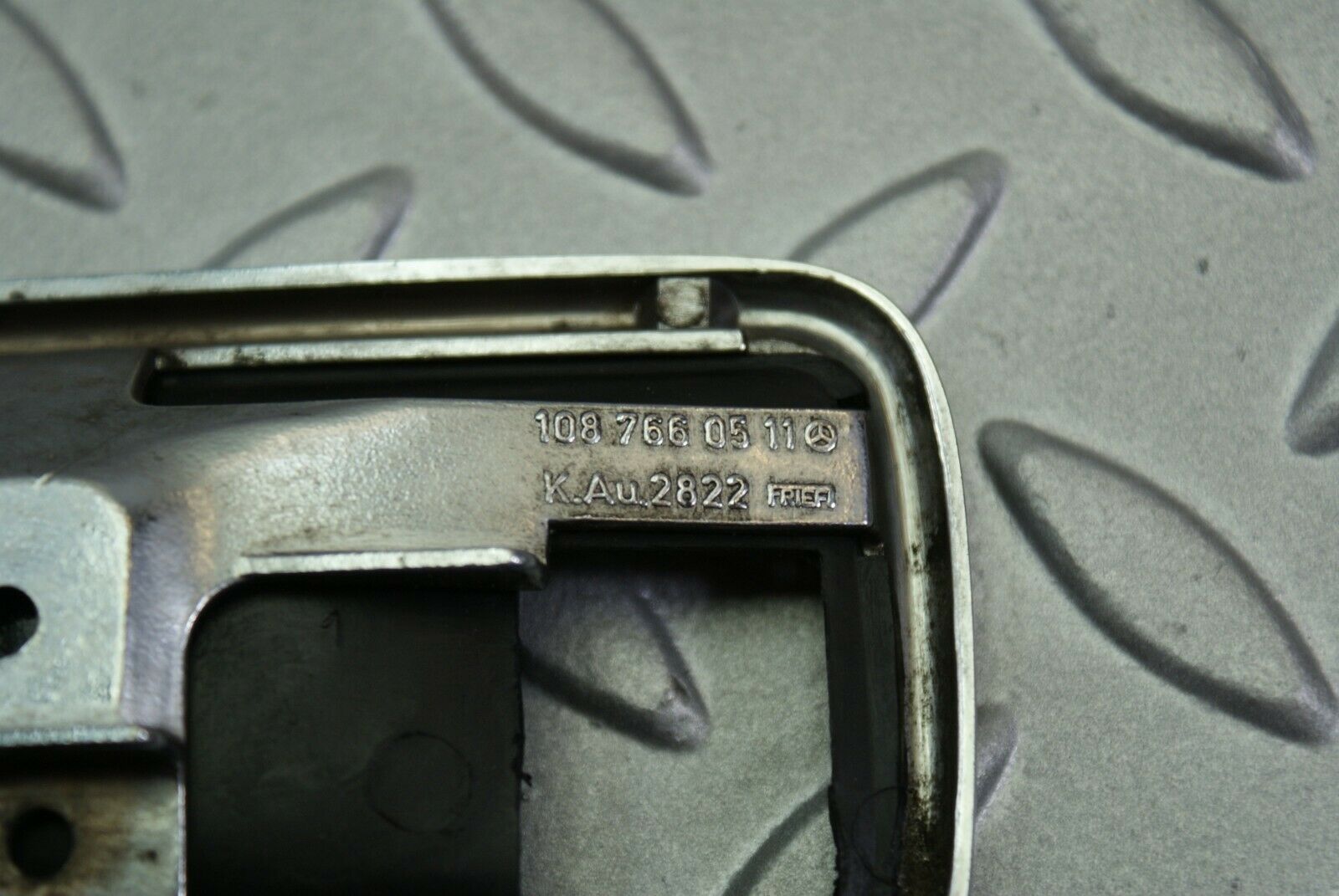 3183 Mercedes-Benz W115 220D Chrome Frame For Door Handle Left 1087660511