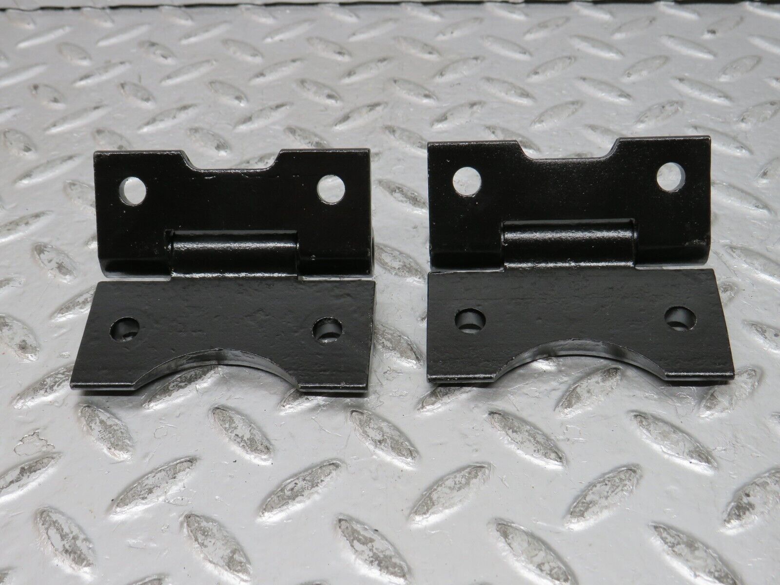 32147 Mercedes-Benz W123 230E Door Hinge Pair 1237200037