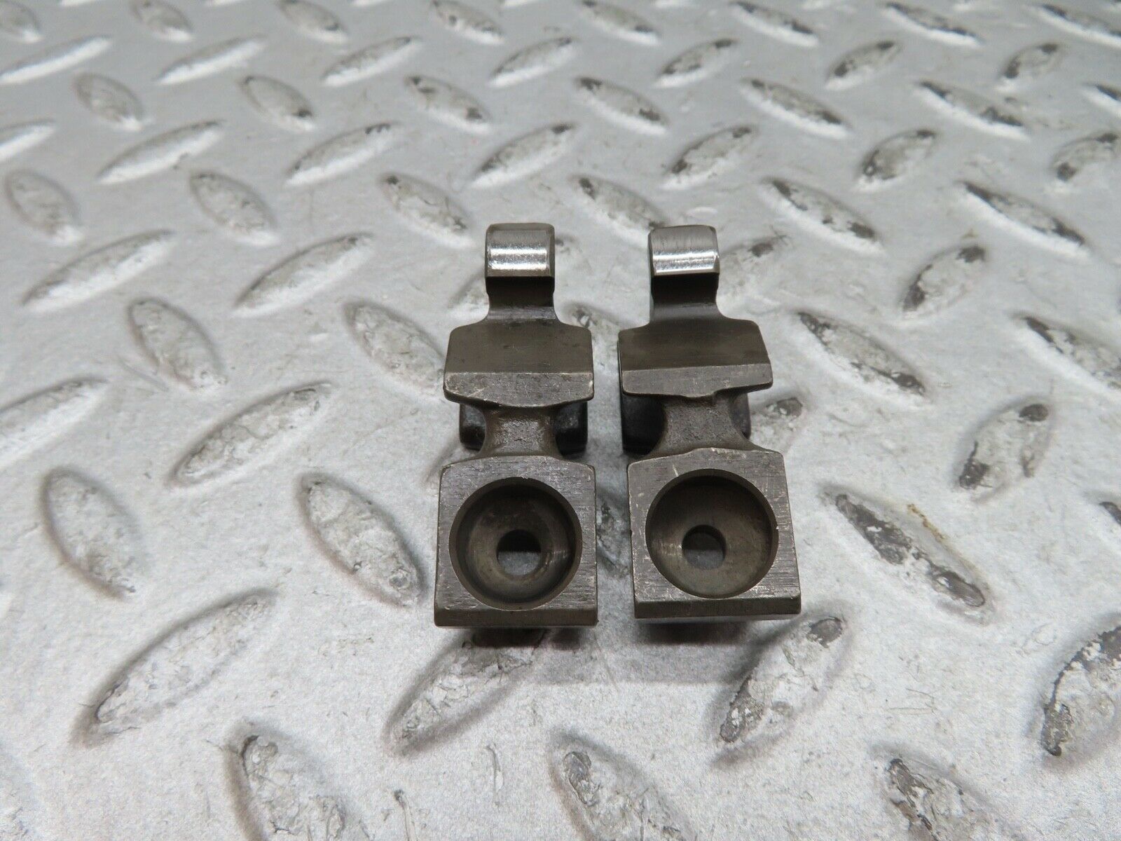 17865 Mercedes-Benz W116 450SEL Valve Rocker Arm