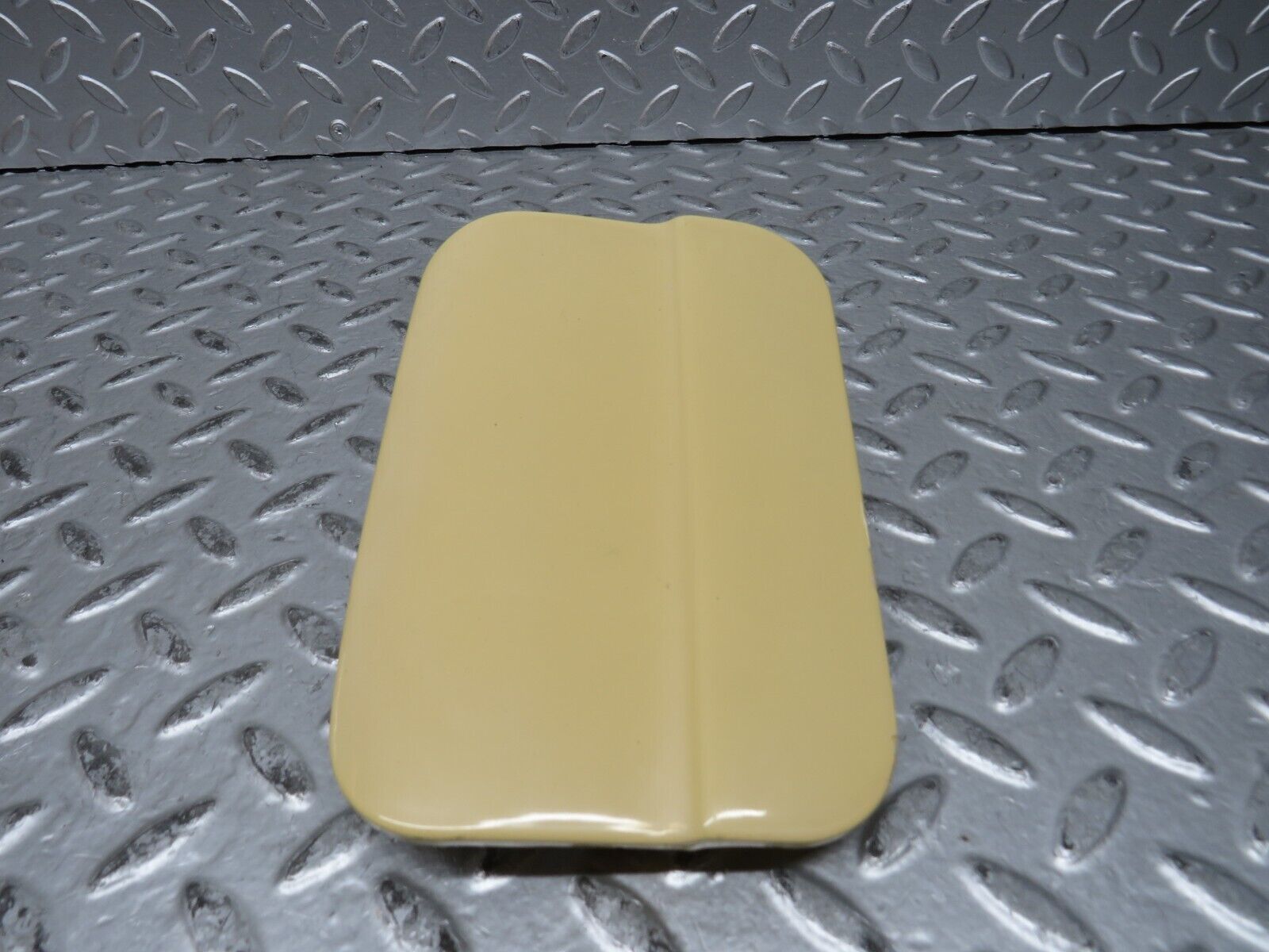 28744 Mercedes-Benz W123 230E Fuel Tank Flap Cap 1235840039