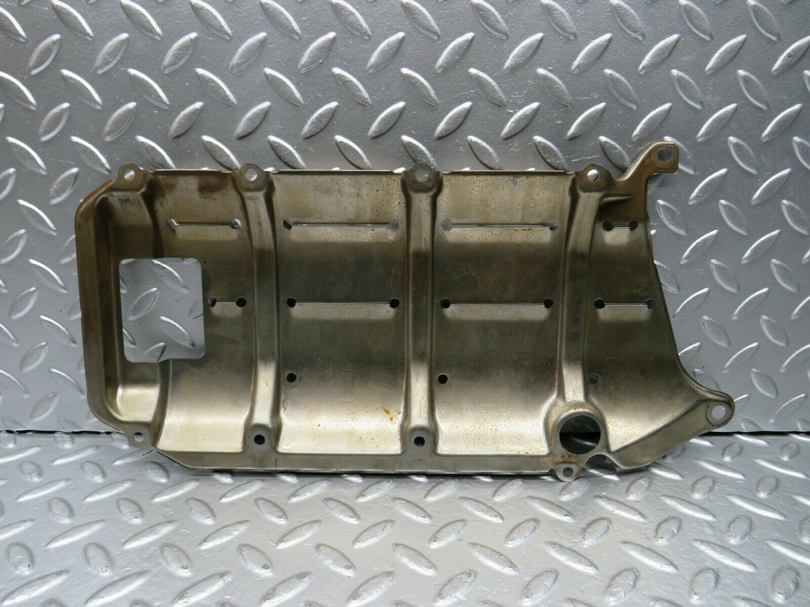 22505 Mercedes-Benz C124 E220 Coupe Baffle Plate 1110140066