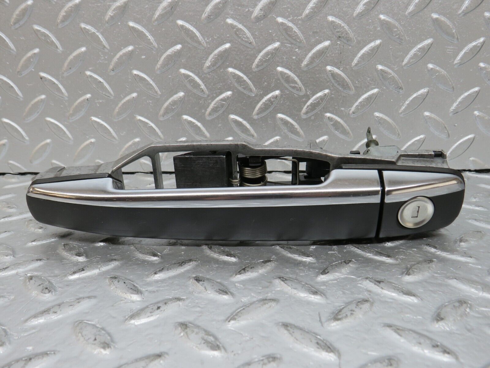 33419 Mercedes-Benz W202 C180 Front Left Exterior Door Handle No Key