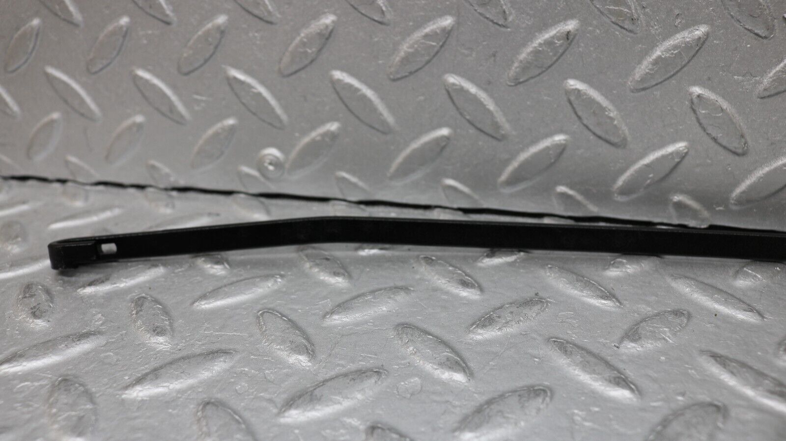 37205 Mercedes-Benz C126 420SEC Coupe Windscreen Wiper Arm Right Side