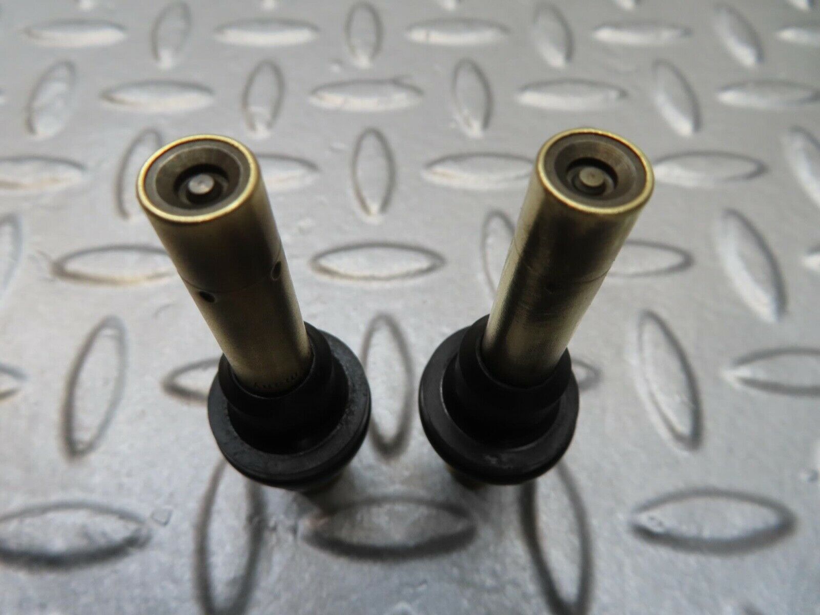 15939 Mercedes-Benz W123 280E 2x Fuel Injectors Bosch 0437502010