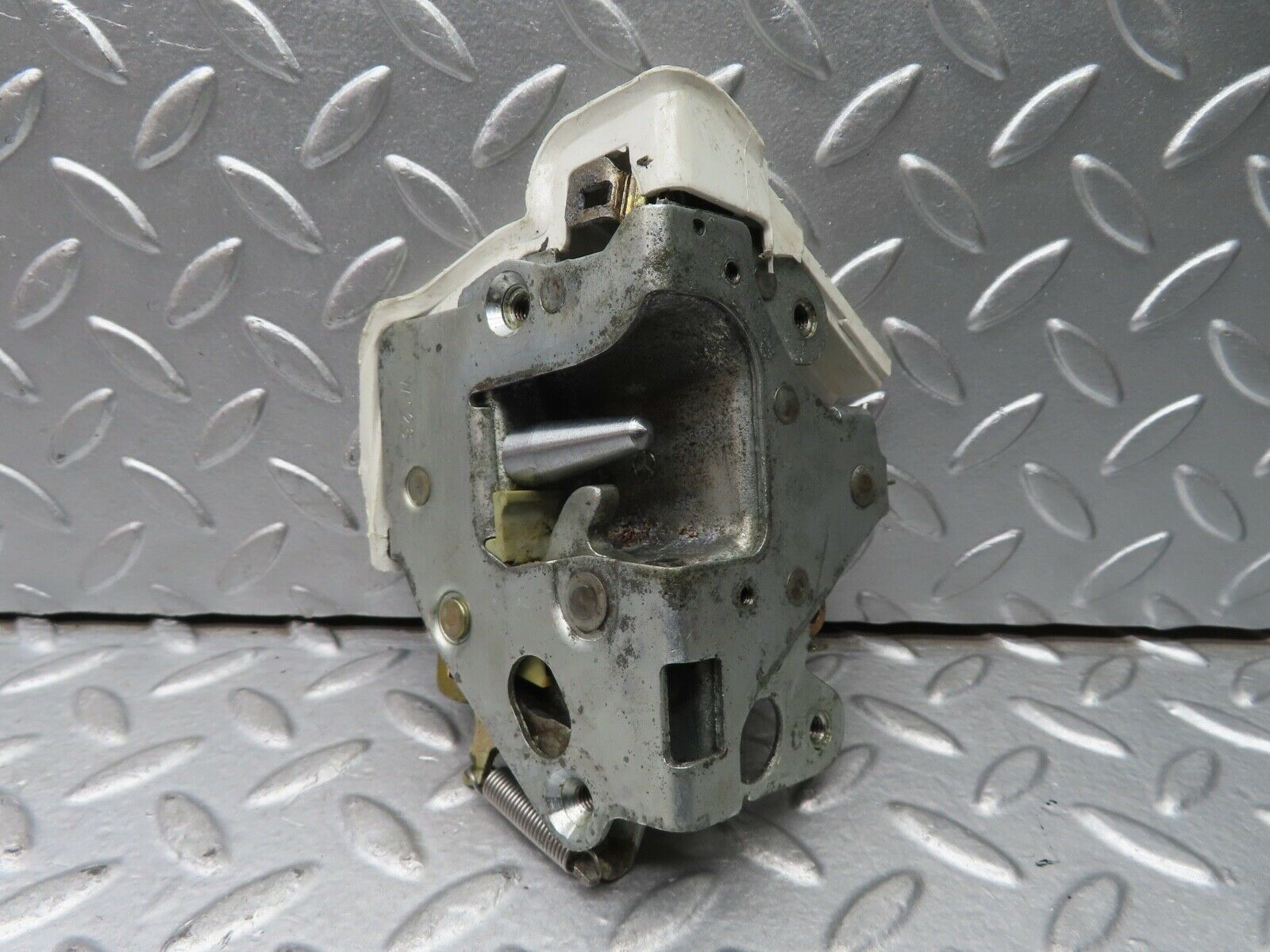 21645 Mercedes-Benz W126 300SE Rear Left Door Lock Mechanism 1237330108