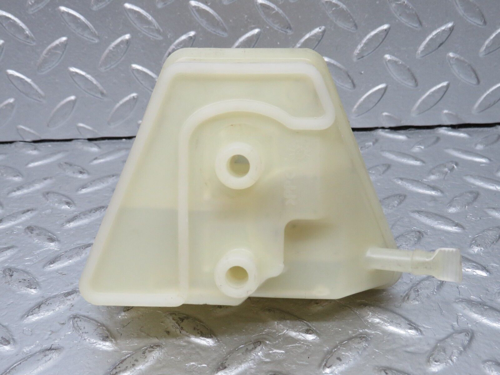 33288 Mercedes-Benz W202 C180 Brake Fluid Reservoir Tank 2024300002