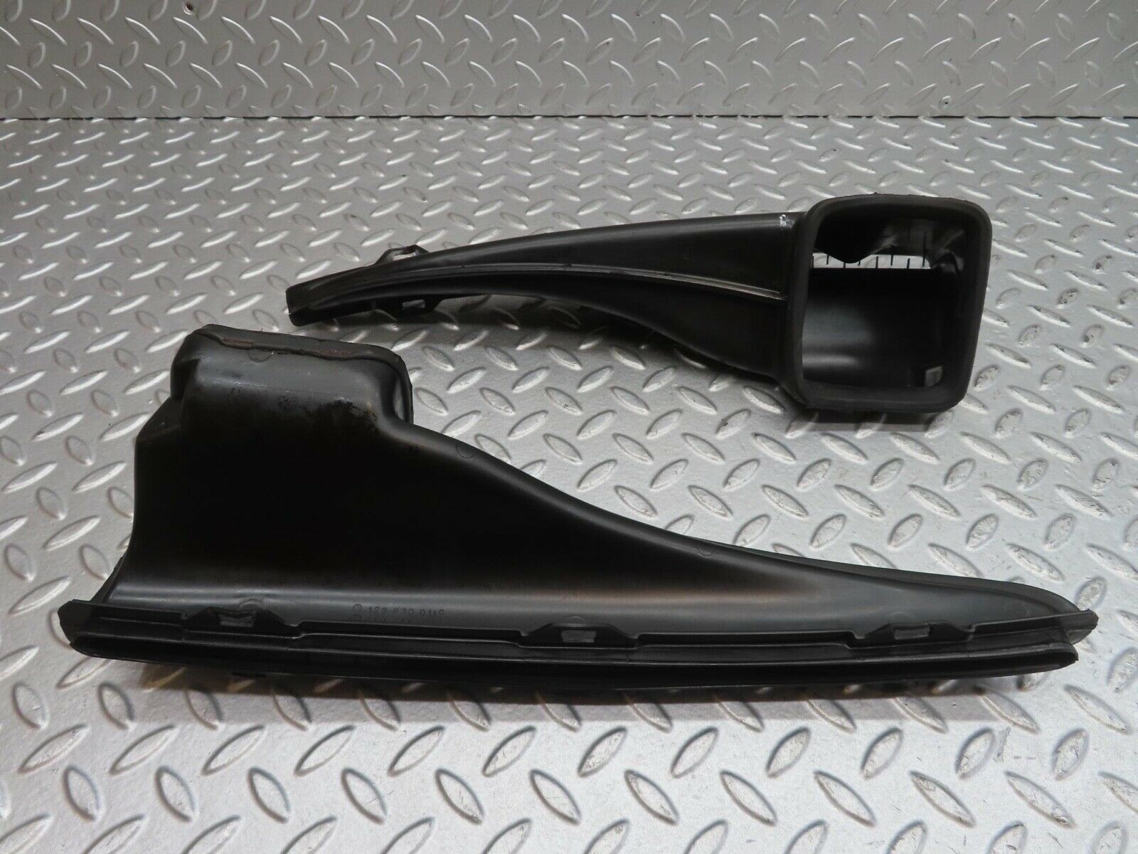 13812 Mercedes-Benz W123 200 Air Duct Vent Left And Right Side 1238300119