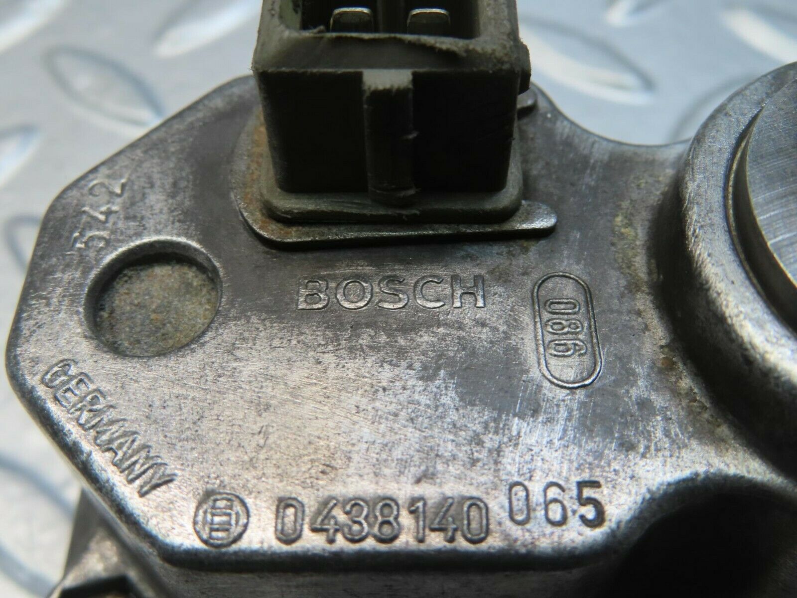 11472 Mercedes-Benz C123 230CE Coupe Warm Up Regulator 0438140065