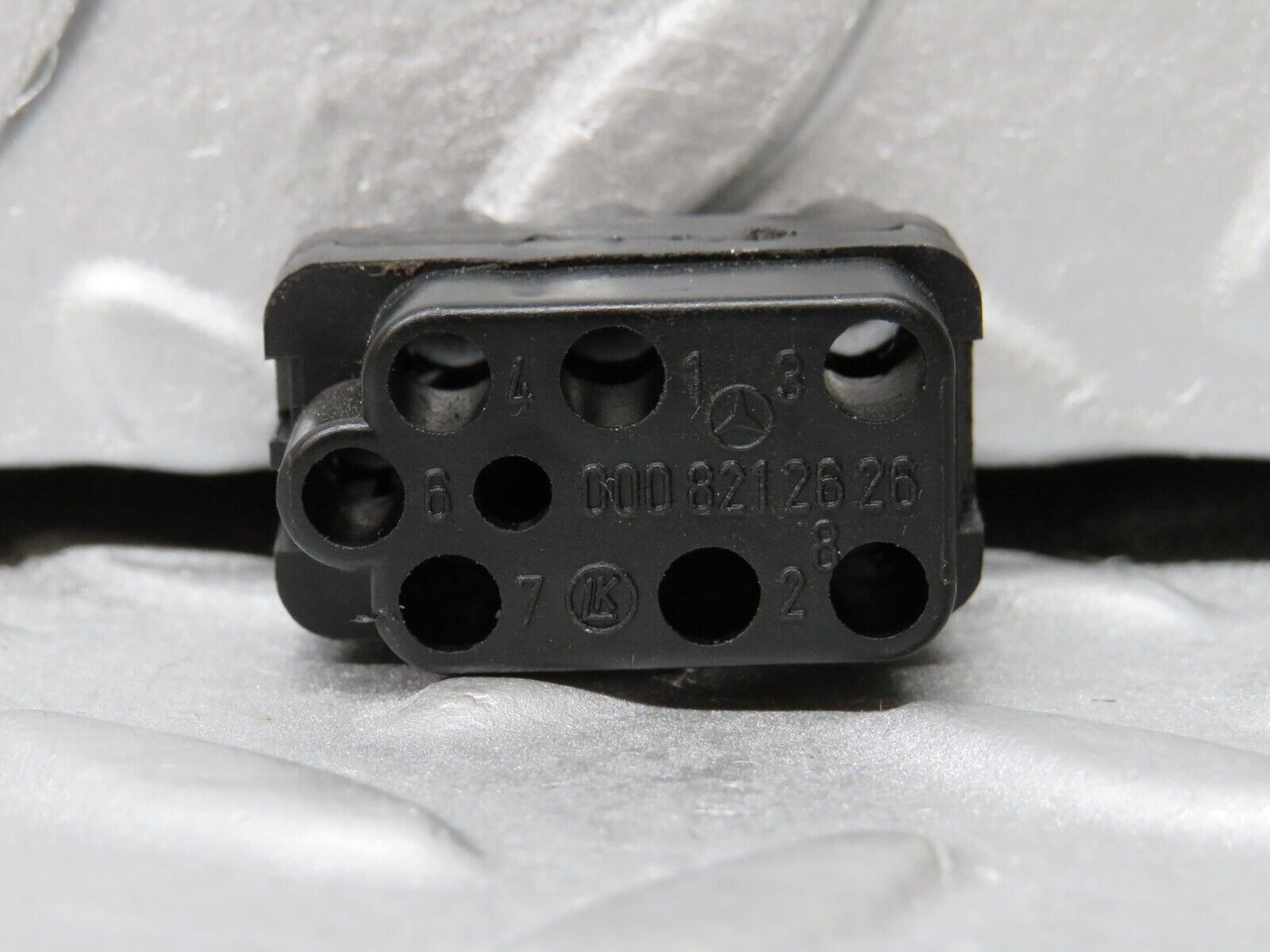 38959 Mercedes-Benz W201 190E 2.6L Wire Connector 0008212626 0008210738