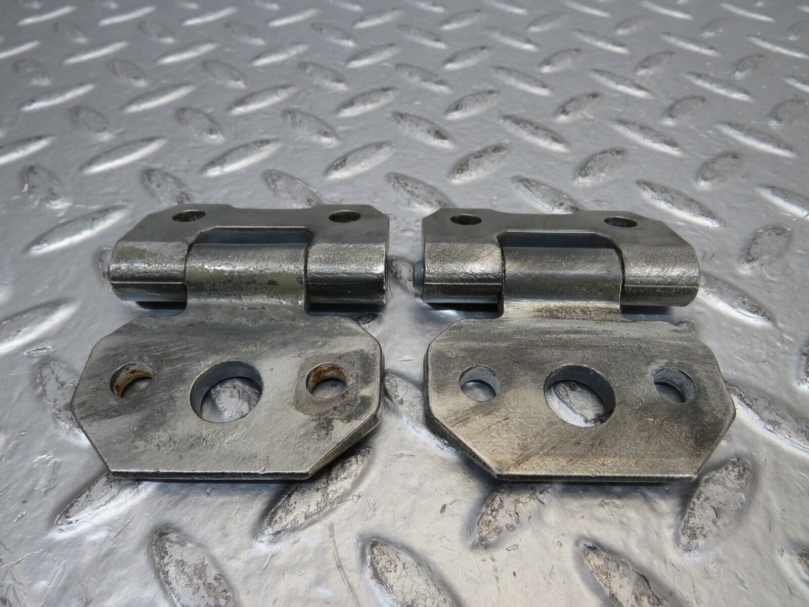 25299 Mercedes-Benz W201 190D Door Hinge Left