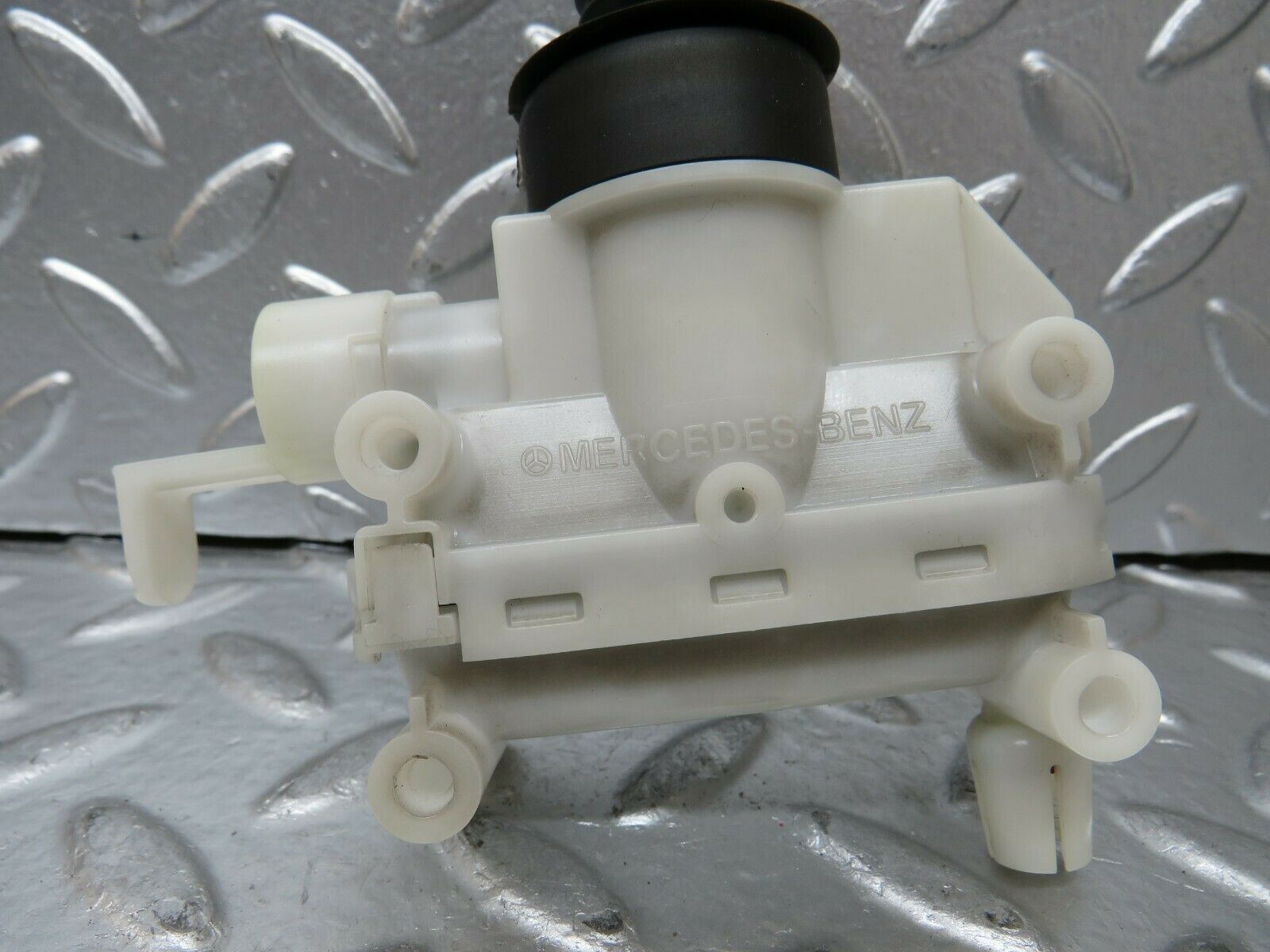 24253 Mercedes-Benz S124 220TE Door Lock Vacuum Actuator Hella Rear Right