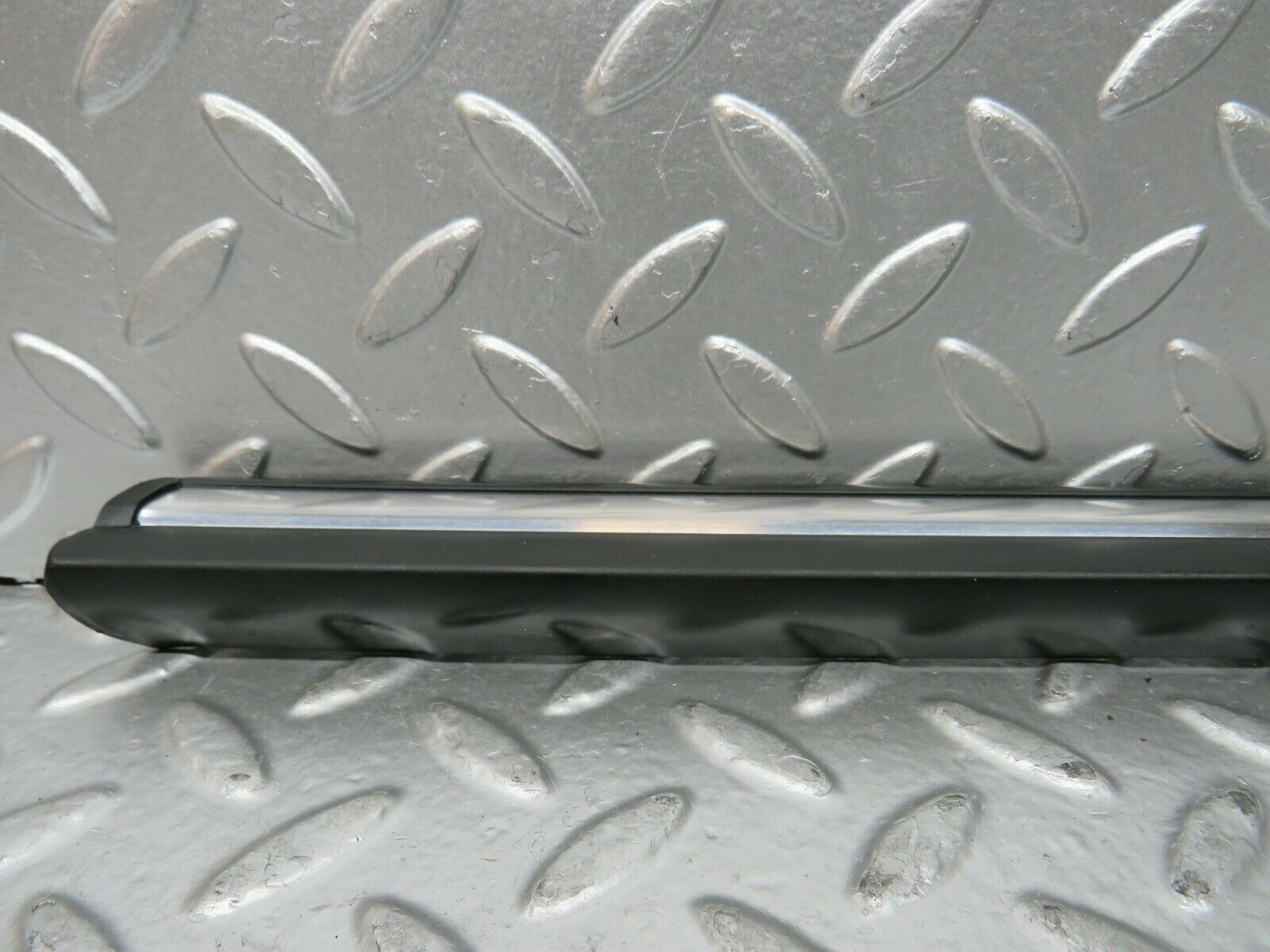 23186 Mercedes-Benz W116 350SE Front Right Fender Wing Centre Moulding Trim