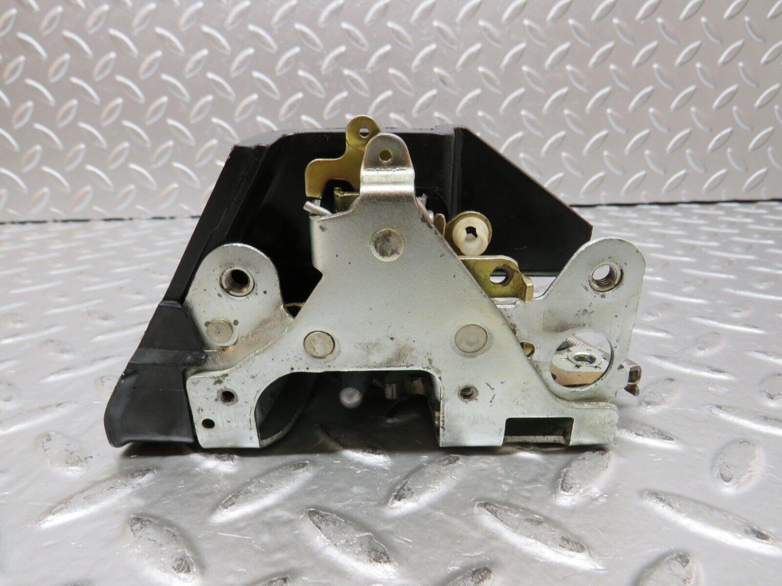 27016 Mercedes-Benz W123 240D Rear Left Door Lock Mechanism