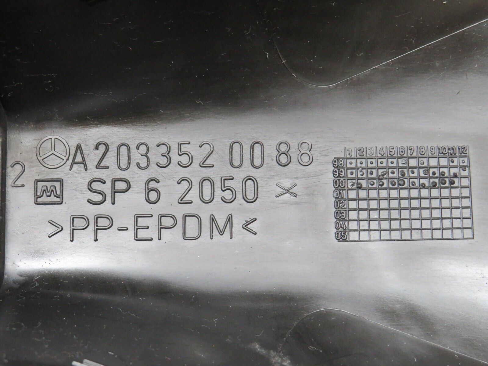 34793 Mercedes-Benz W210 320E Rear Control Arm Cover Pair 2033520088