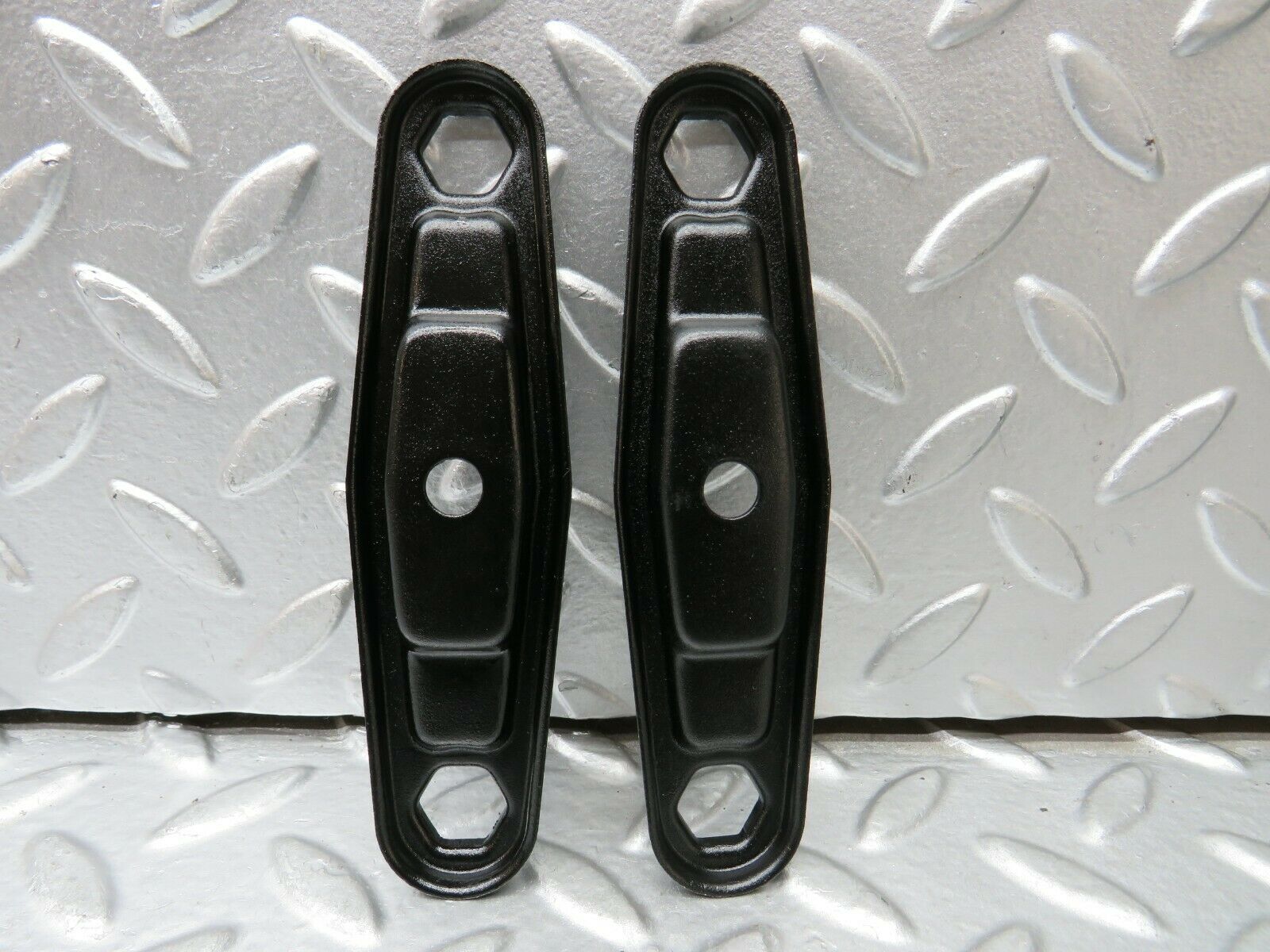 23134 Mercedes-Benz C123 230CE Coupe Fuel Injector Bracket Pair