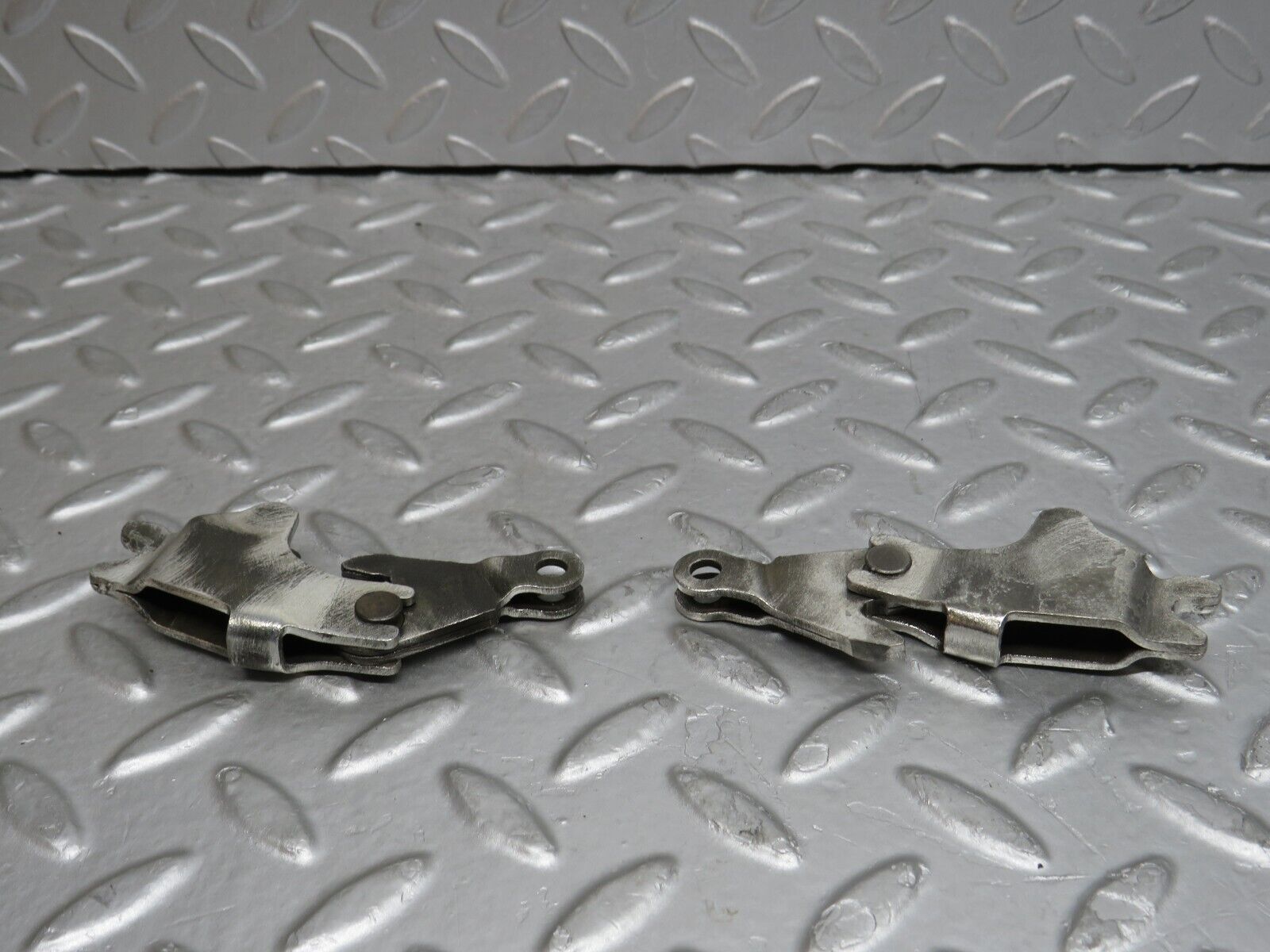 37677 Mercedes-Benz W109 300SEL Rear Brake Regulator