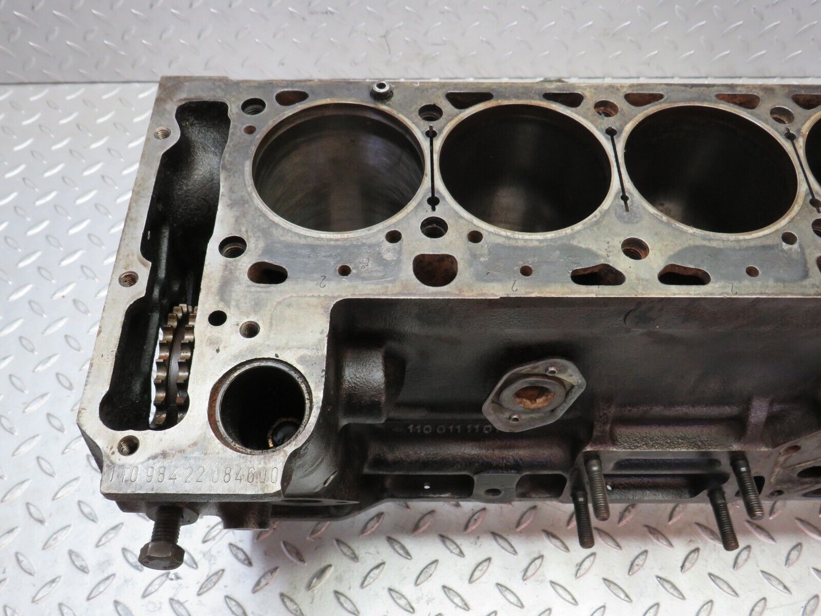 28170 Mercedes-Benz W123 280E Engine Block 1100111101 M110.984