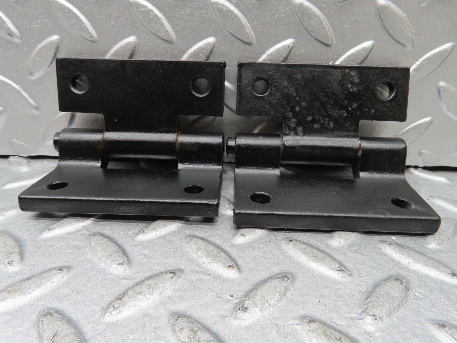 20228 Mercedes-Benz W114 280CE Coupe Left Door Hinges Pair