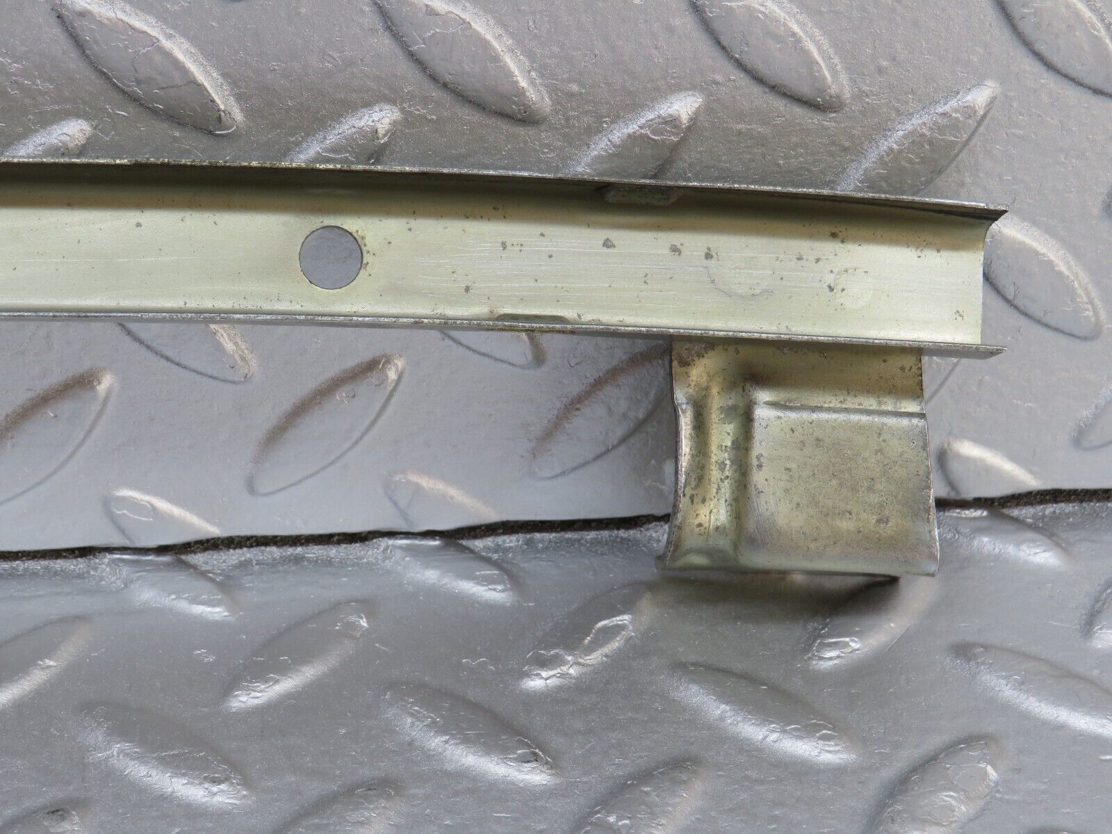 36012 Mercedes-Benz W126 420SE Rear Right Door Window Channel