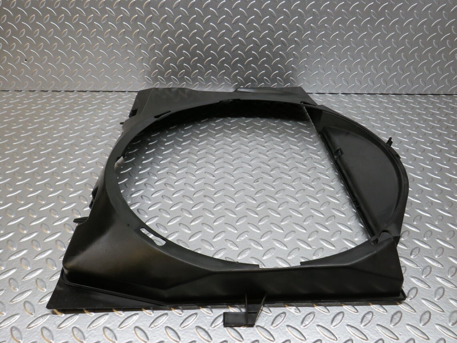 24647 Mercedes-Benz W140 S320 Radiator Fan Shroud 1405050455