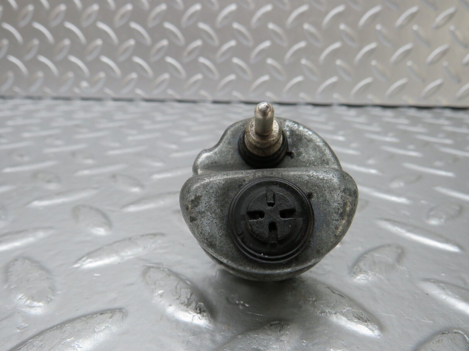 25515 Mercedes-Benz W123 200 Oil Pressure Sensor 0065429417