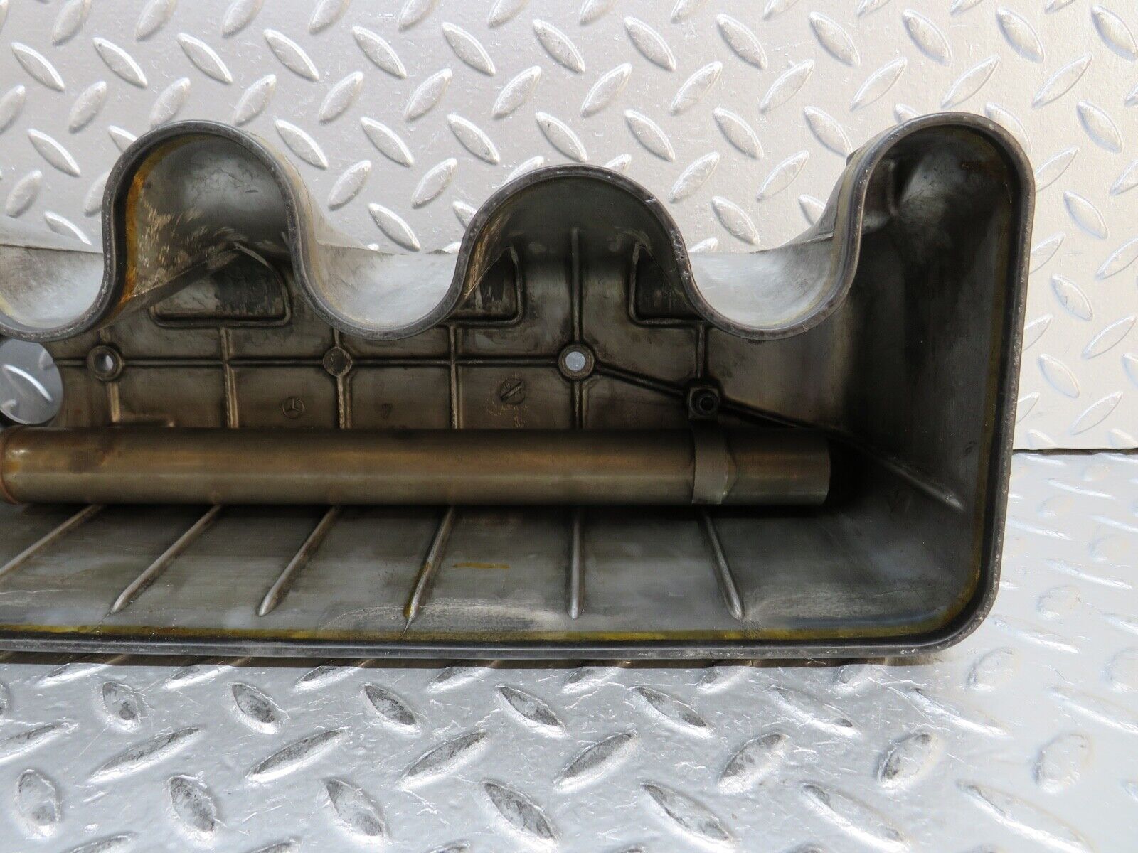 0343 Mercedes-Benz W123 220D Valve Cover 6150160205