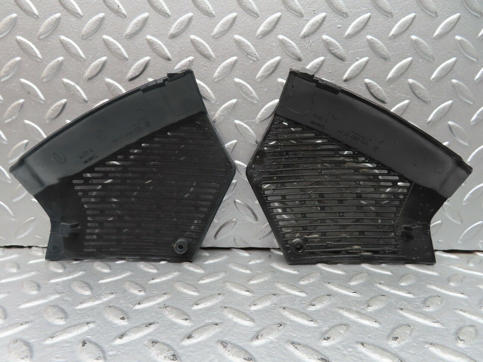 21217 Mercedes-Benz W123 230E Dashboard Speaker Covers 1236802707