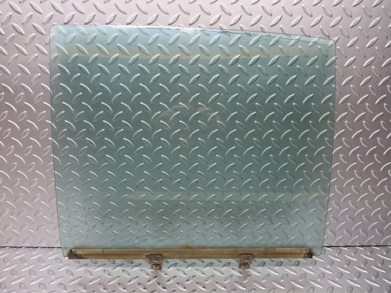 28673 Mercedes-Benz W123 230E Rear Left Door Window Glass