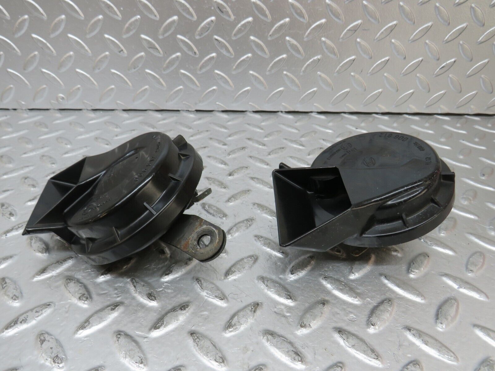 26418 Mercedes-Benz C124 220CE Coupe Horn Hella Pair 006812