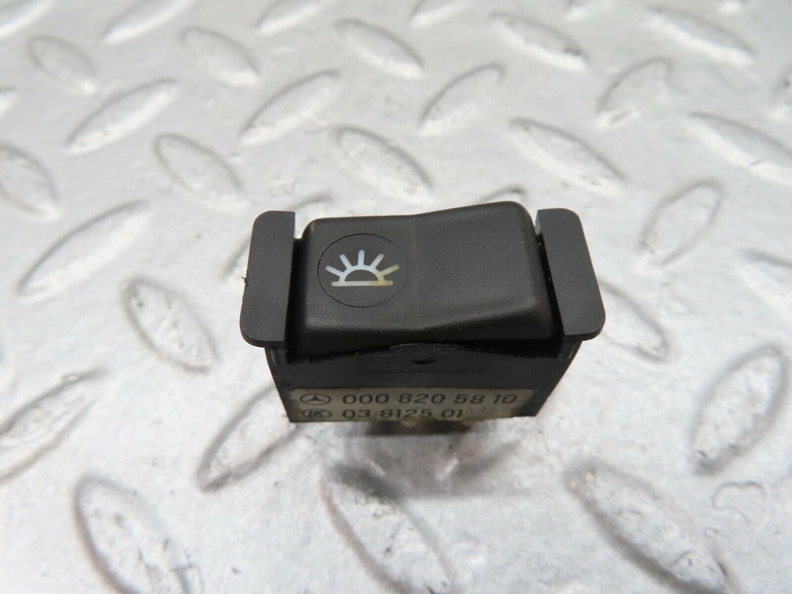 14335 Mercedes-Benz W116 350SE Interior Dome Light Switch 0008205810