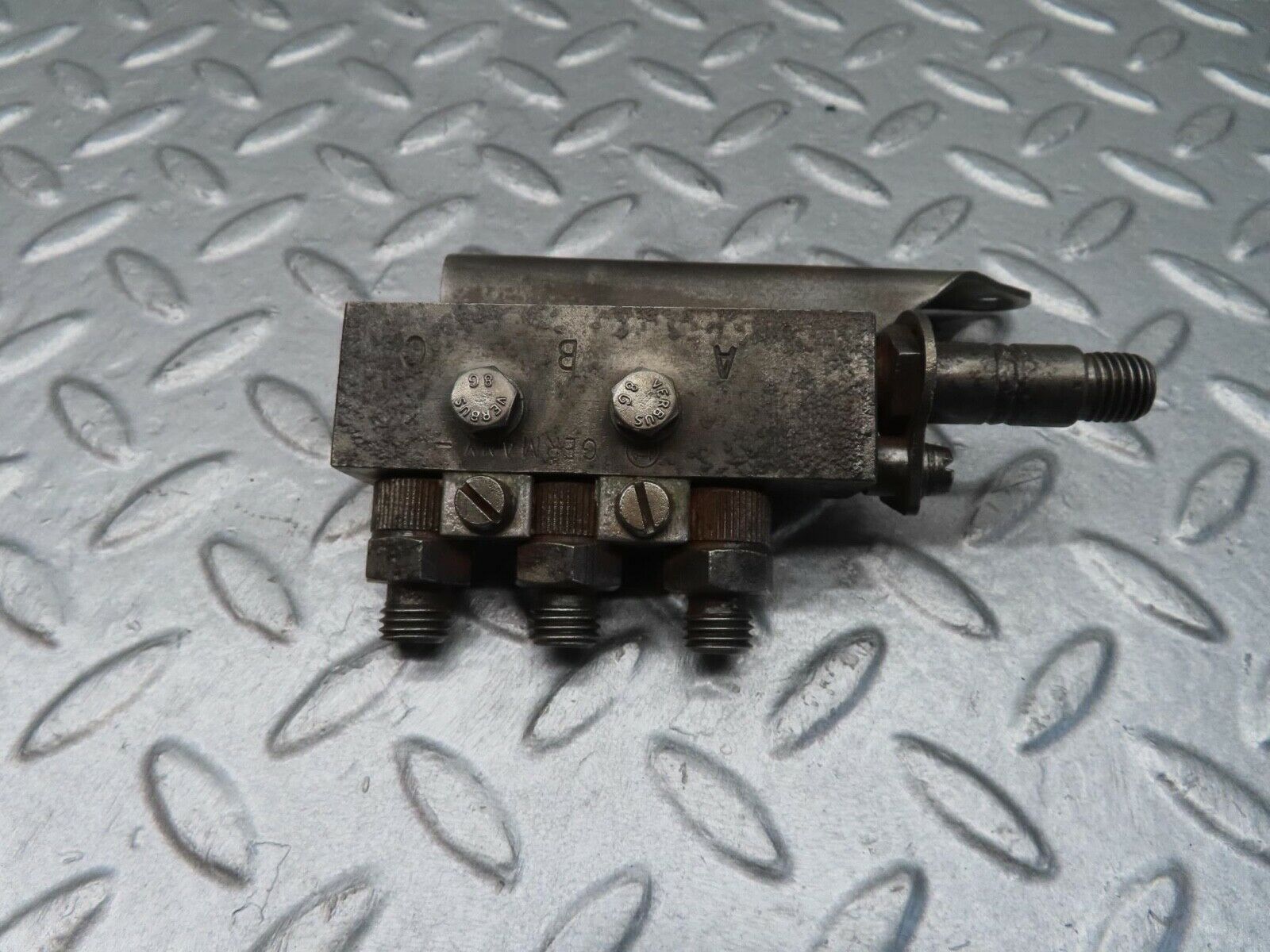 12885 Mercedes-Benz W111 220SE Fuel Injection Distributor