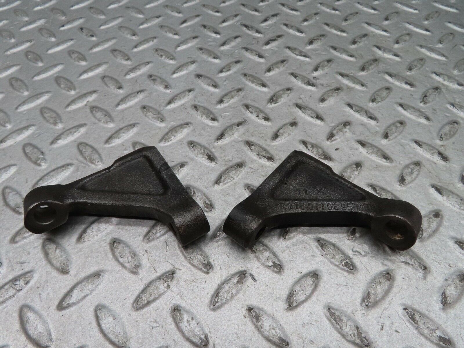 17873 Mercedes-Benz W116 450SEL Engine Mount Bracket Pair 1160110995