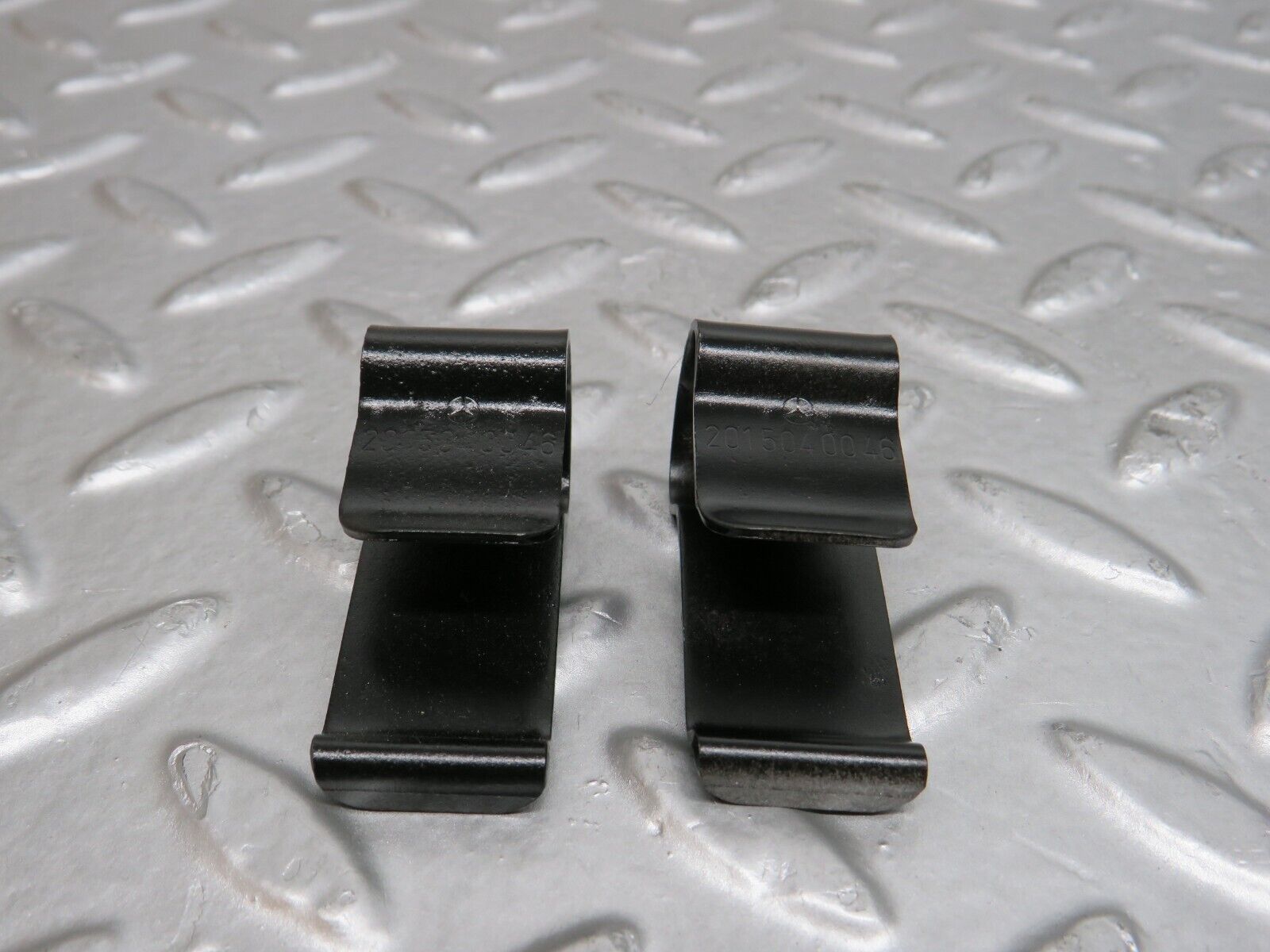 29568 Mercedes-Benz W124 230E Radiator Fan Shroud Holder Pair 2015040046