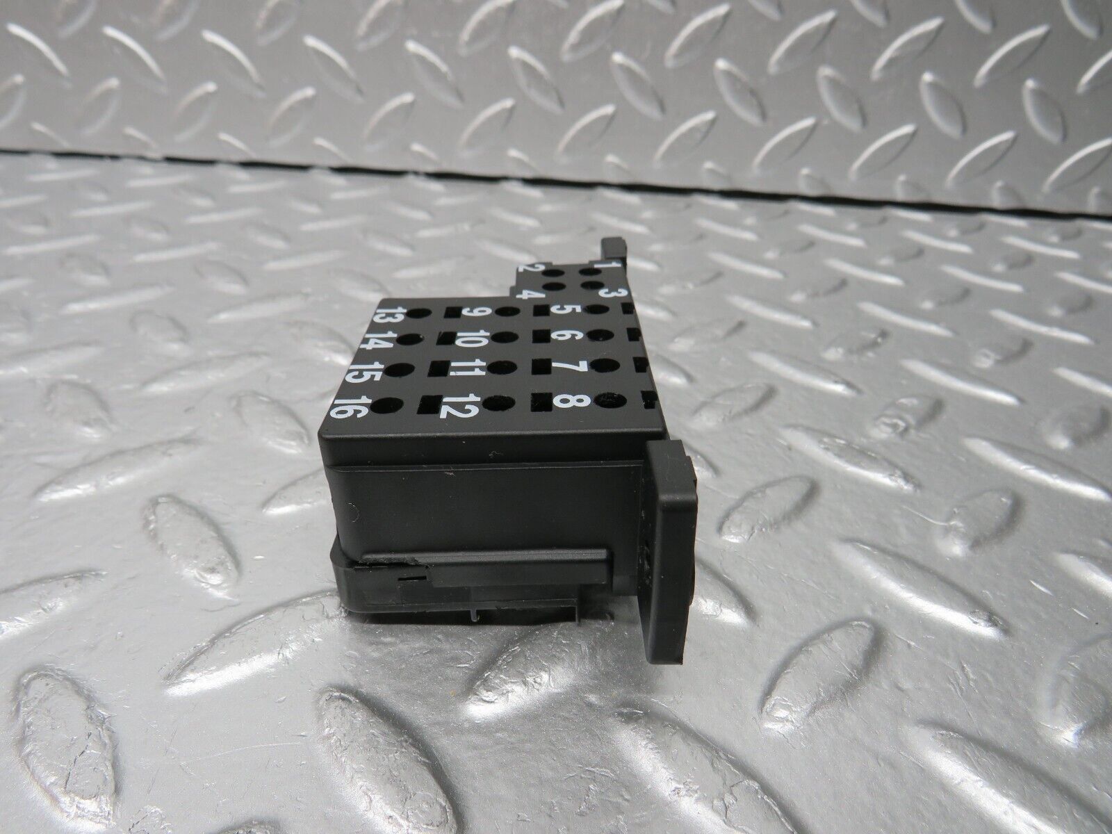 31324 Mercedes-Benz S124 220TE Diagnostic Connector 1295455540 1295450003