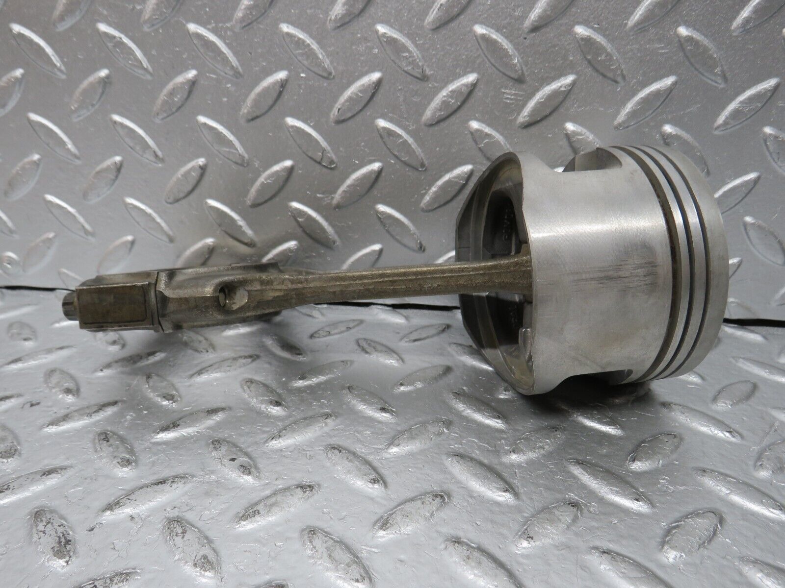 32709 Mercedes-Benz S124 300TE Wagon Piston With Connecting Rod 88.485mm 10205