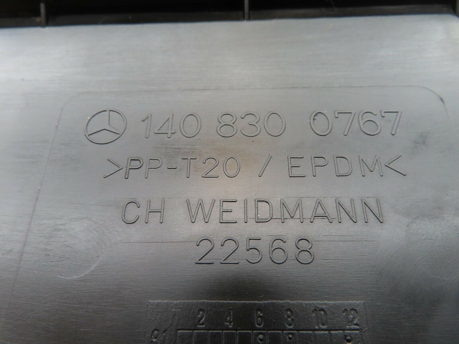 15026 Mercedes-Benz W140 S320 Engine Bay Water Tank Cover 1408300767