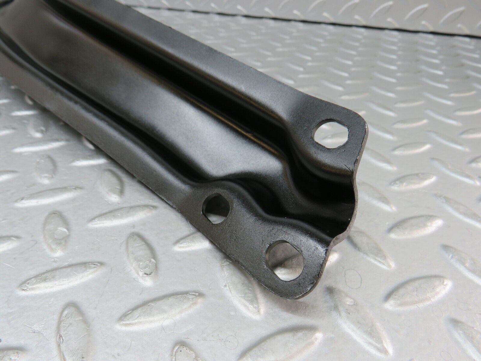 36370 Mercedes-Benz W126 420SE Engine Mount Bracket Support