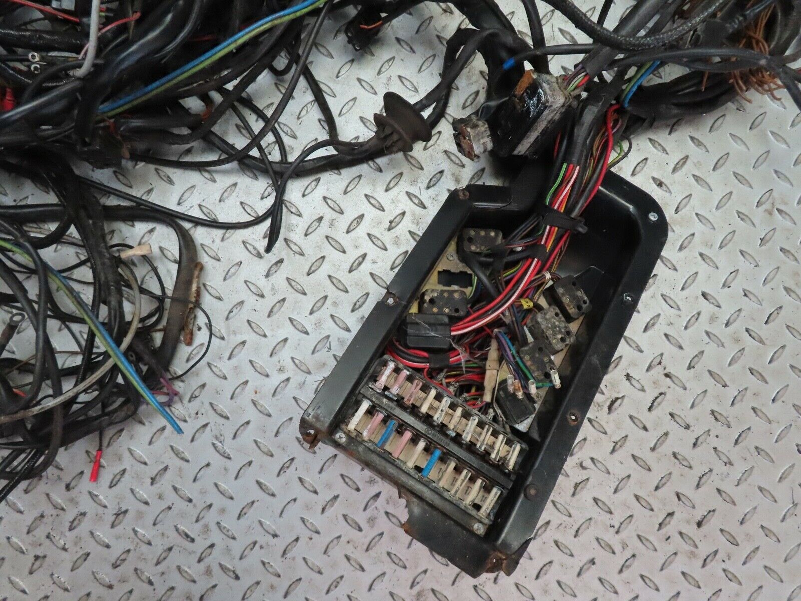 16772 Mercedes-Benz C107 380SLC Engine Chassis Body Wire Wiring Harness