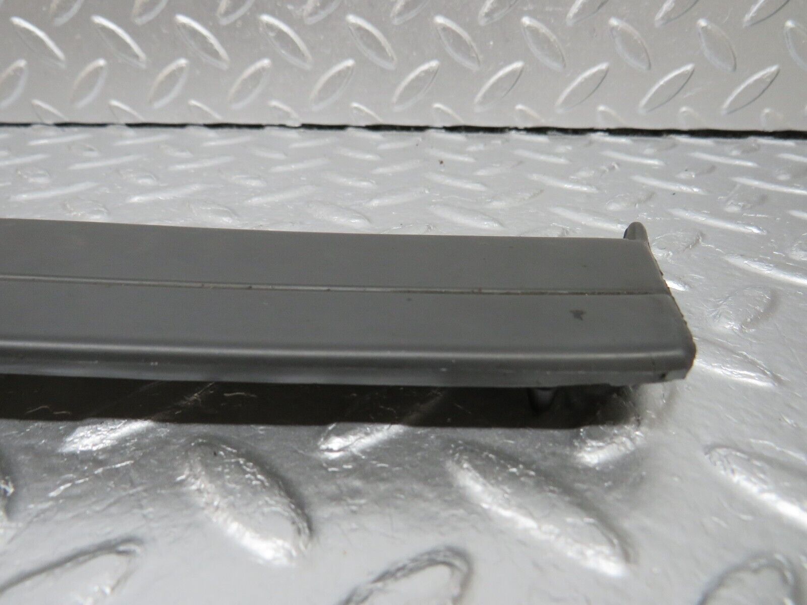 33994 Mercedes-Benz W124 260E Front Right Fender Wing Lower Moulding Trim