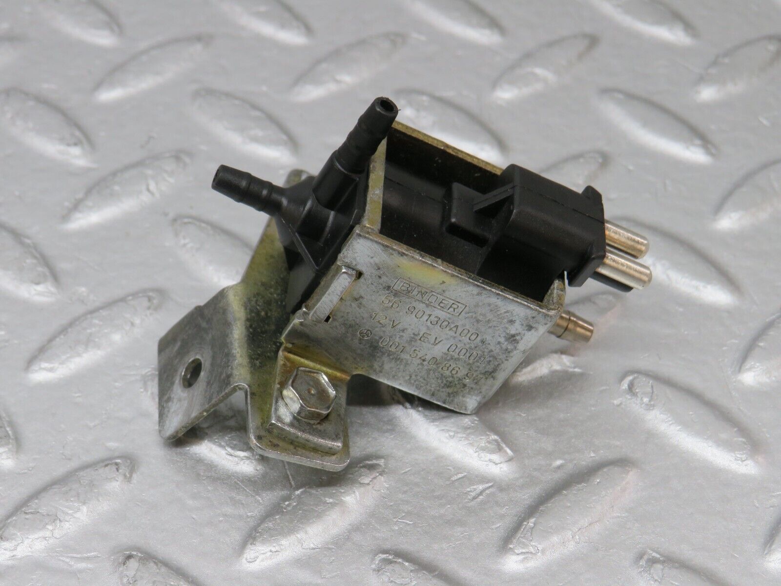 36583 Mercedes-Benz W201 190E 2.0L Vacuum Control Valve 0015408697