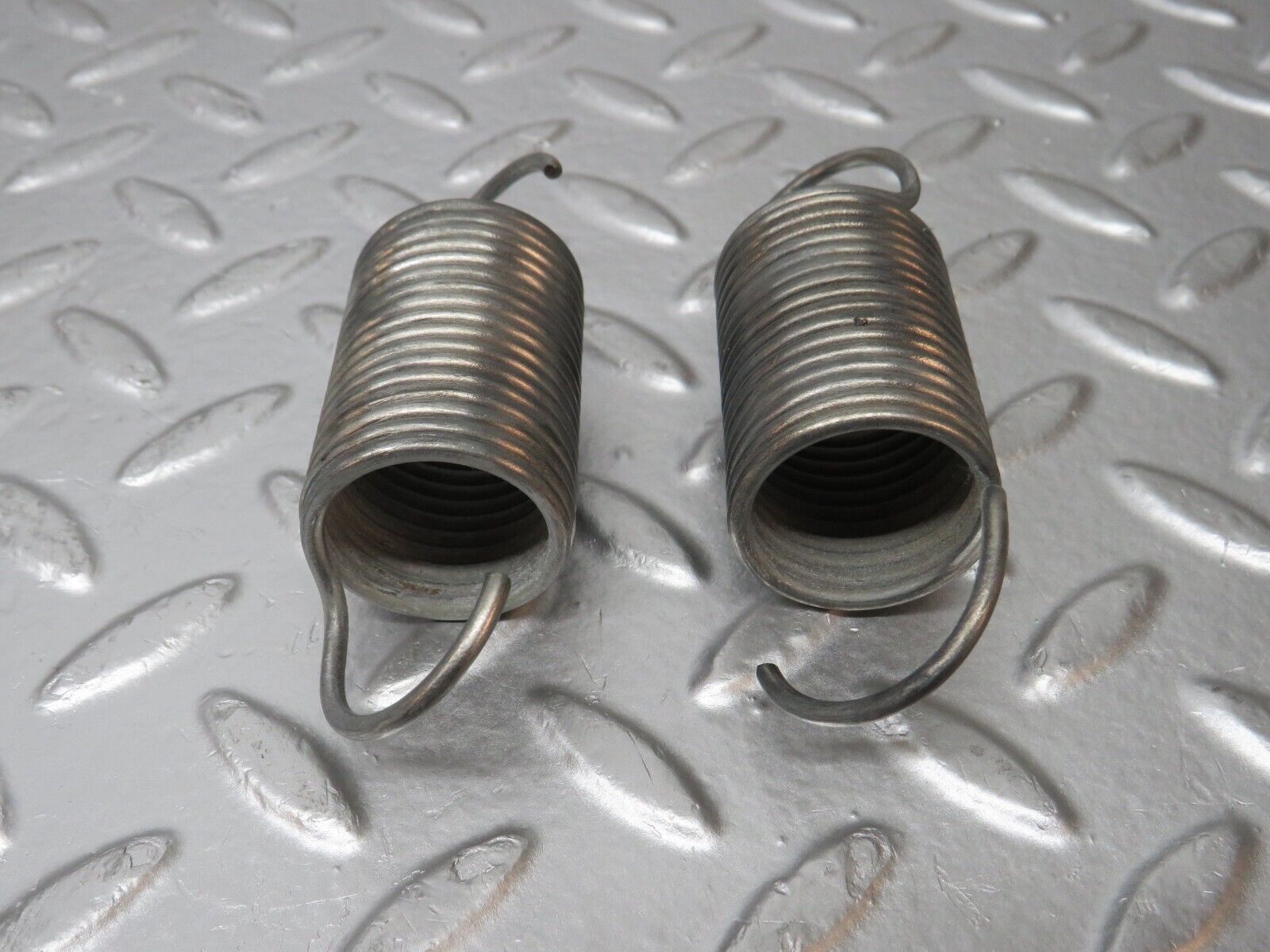 31177 Mercedes-Benz W123 230E Front Seat Adjustment Spring Pair