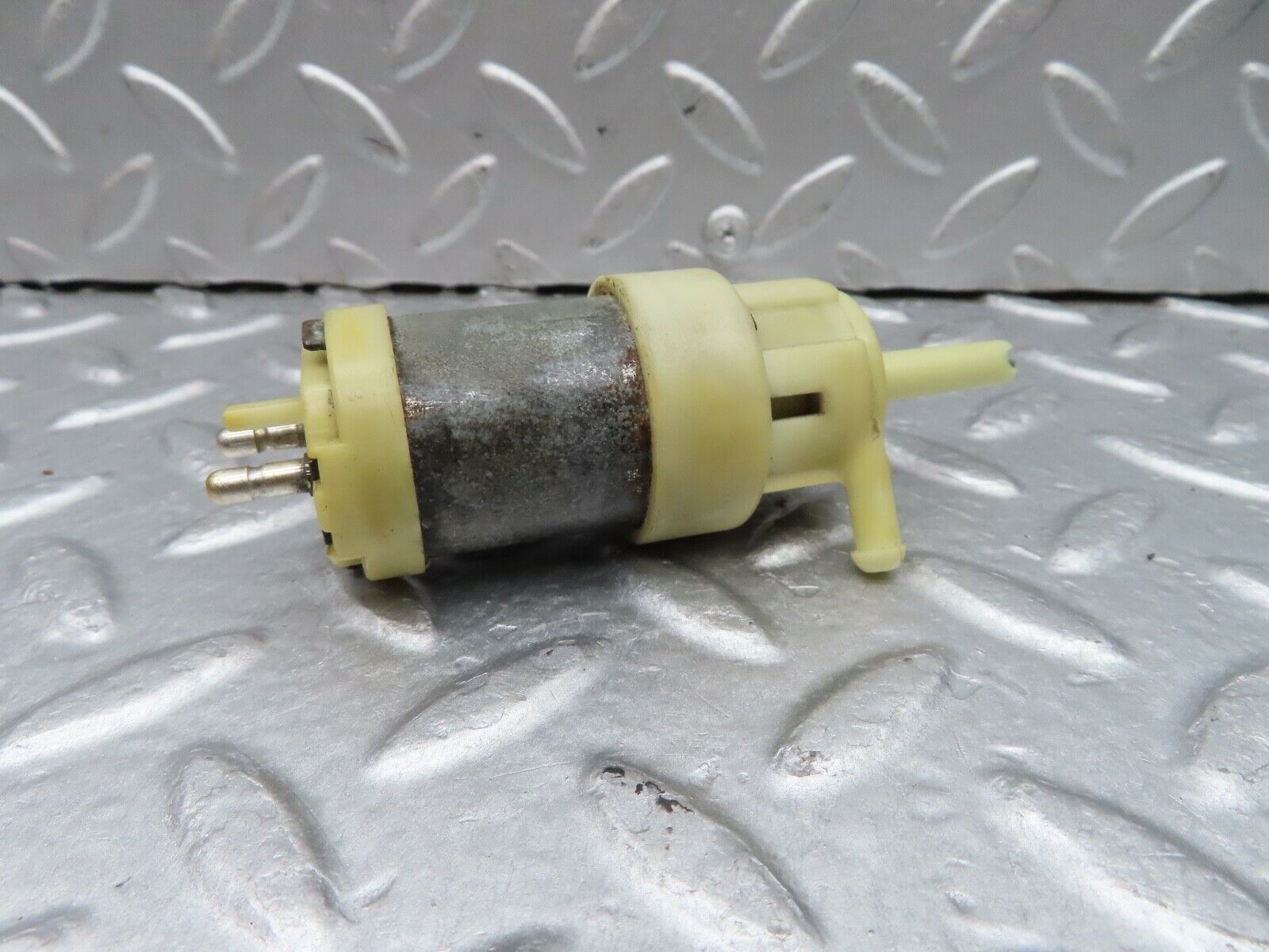 18115 Mercedes-Benz W123 200 Windscreen Washer Pump