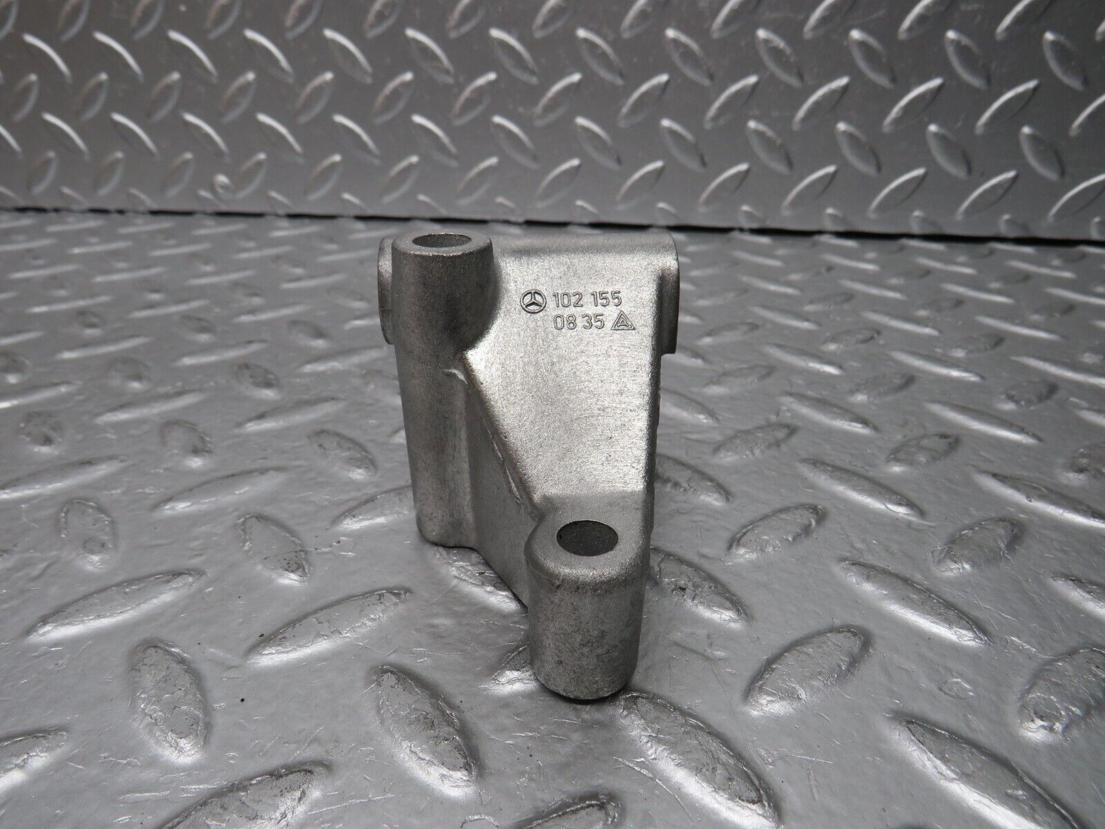 29414 Mercedes-Benz W124 230E Alternator Generator Support 1021550835