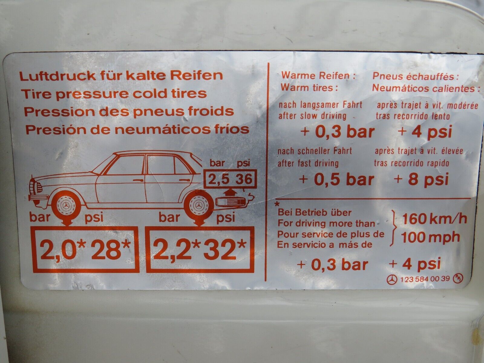 26819 Mercedes-Benz W123 240D Fuel Tank Flap Cap 1235840039