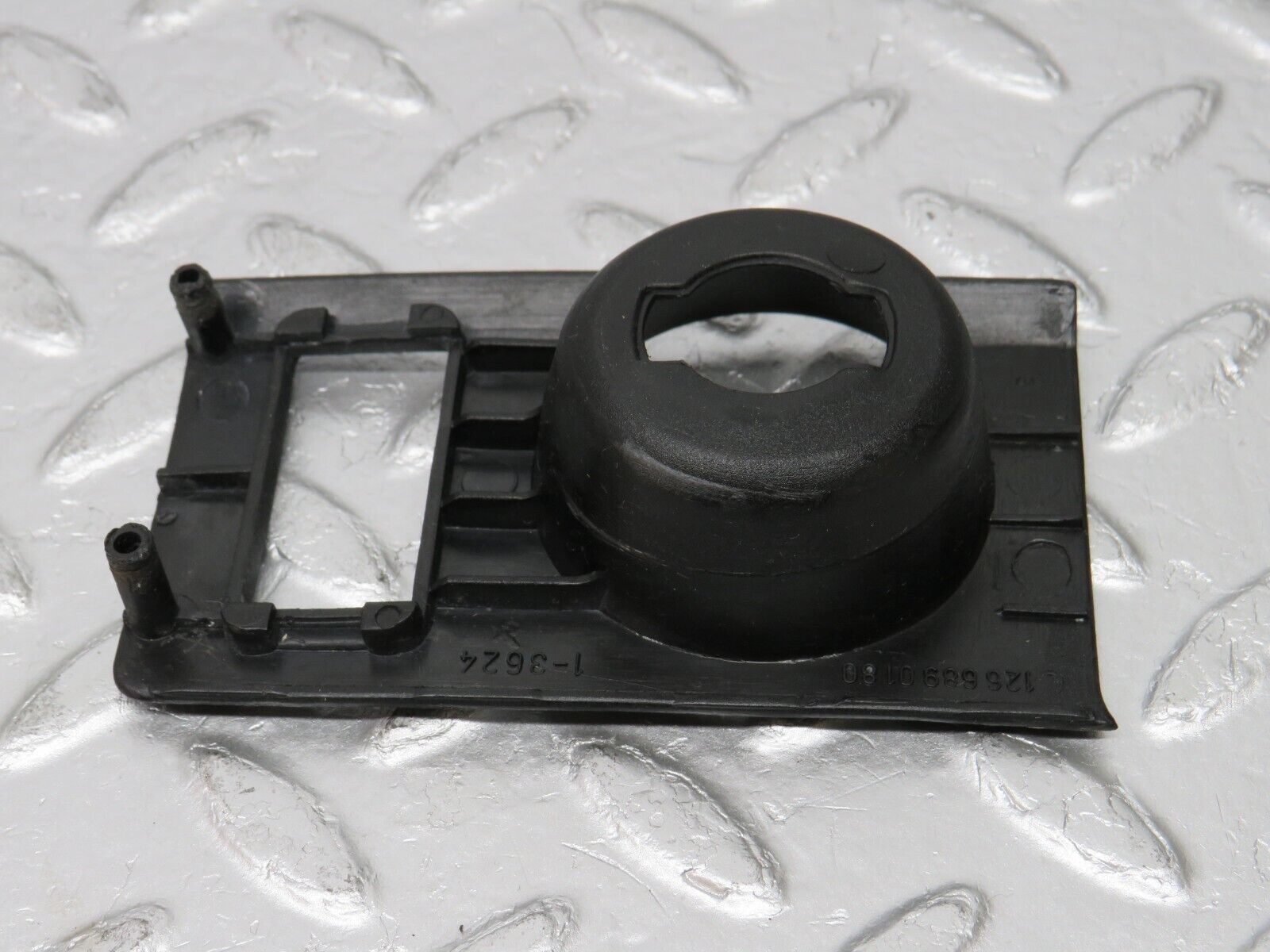 34351 Mercedes-Benz C126 380SEC Headlight Switch Cover Trim Surround 126689018