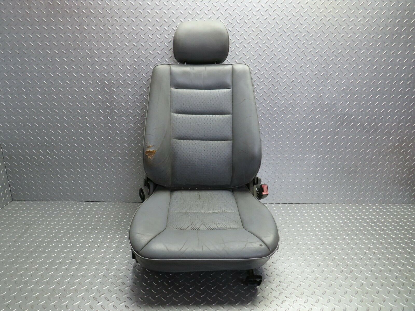 22382 Mercedes-Benz C124 E220 Coupe Front Right Seat Leather Grey 1249102350