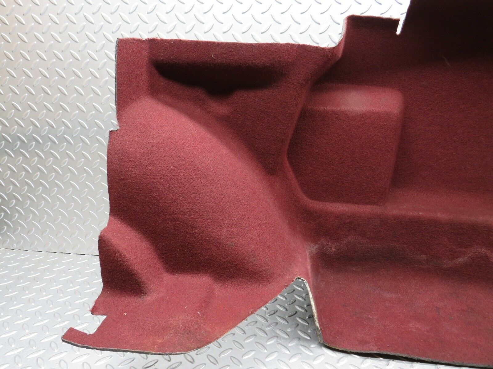 21793 Mercedes-Benz W126 300SE Trunk Cover Panel Right Side Burgundy Red