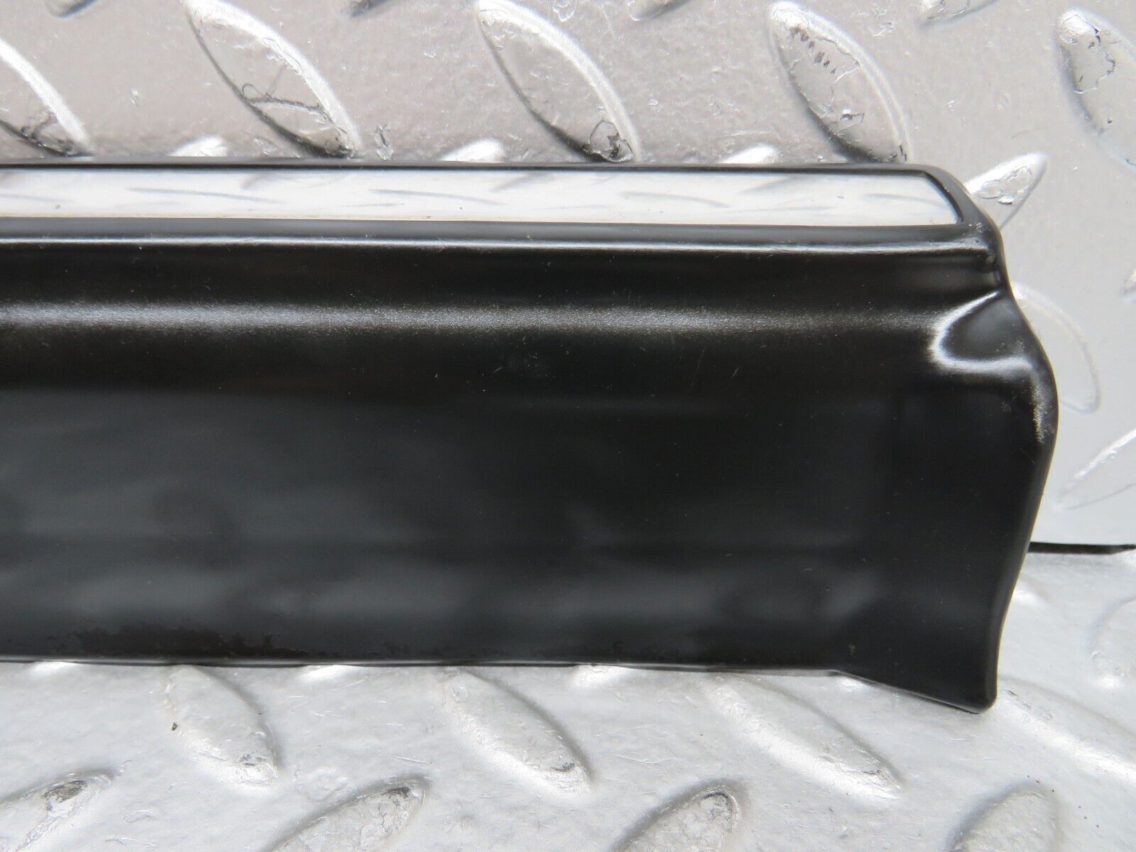 26787 Mercedes-Benz W123 240D Front Left Fender Wing Lower Moulding Trim