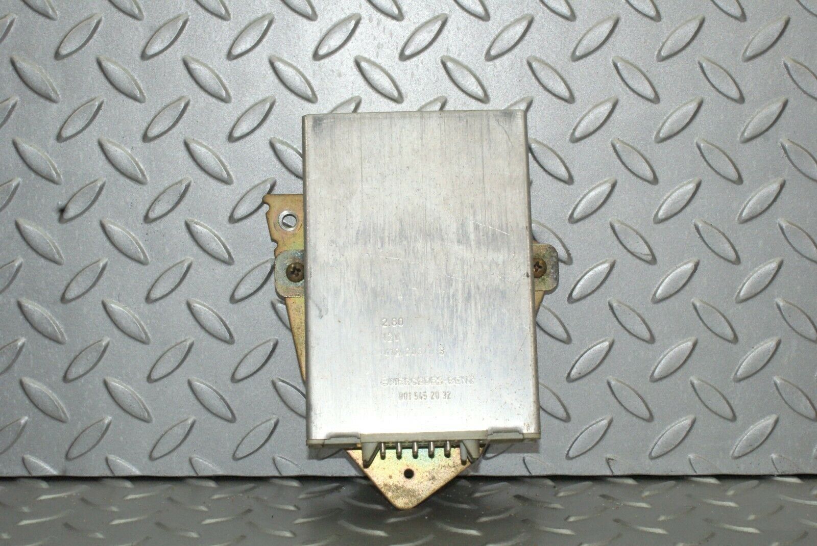 2504 Mercedes-Benz W116 350SE Cruise Control Module Unit 0015452032